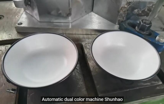 ¿Cómo hacer una vajilla de melamina de dos colores?