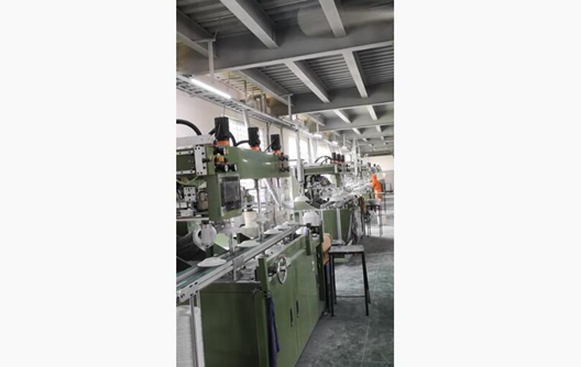 la tendencia general: la fábrica de vajillas de melamina utiliza robots para reemplazar las operaciones manuales